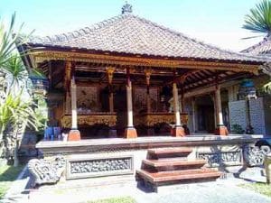 Bale Daja atau Bale Meten - Rumah Adat Bali