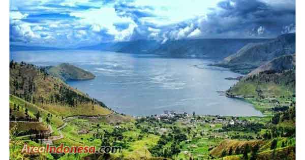 Tour to Lake Toba Indonesia