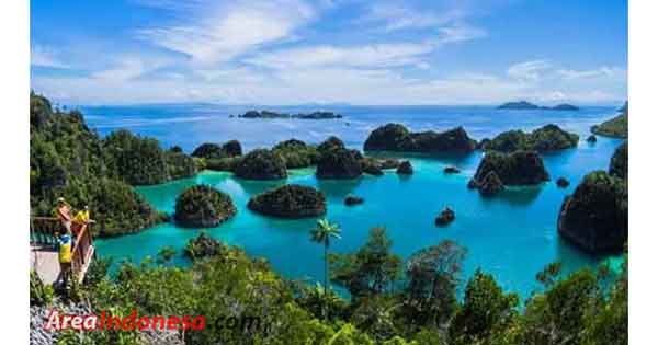 Popular tourism of Indonesia raja ampat islands