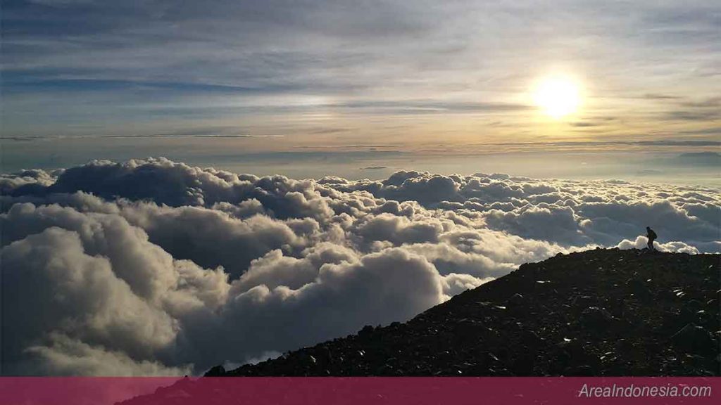 Puncak Mahameru - Puncak Gunung Semeru Indonesia